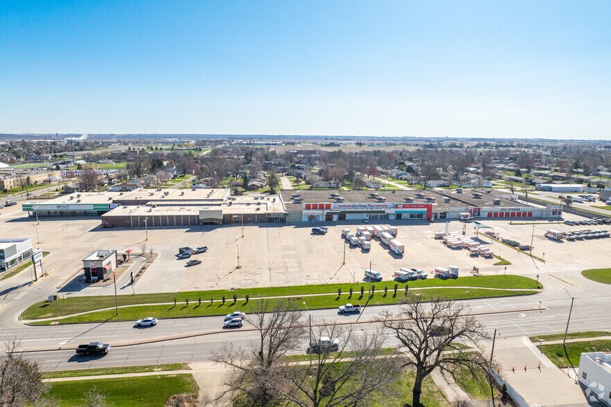 More Photos Of 1700 S Center St, Marshalltown General Retail For Sale