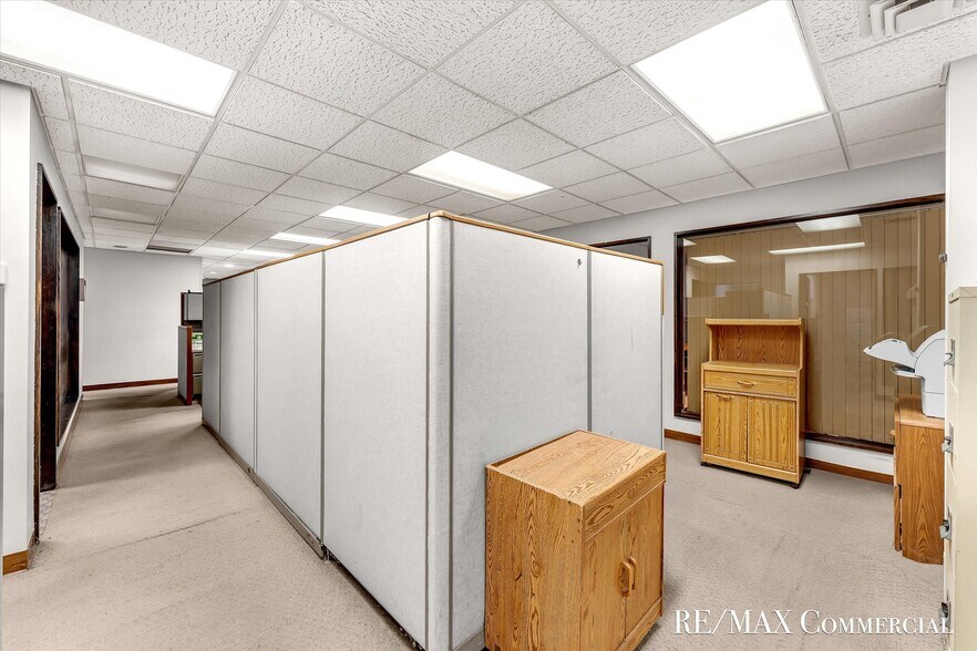 More Photos Of 2007 Eastern Ave SE, Grand Rapids Office For Sale