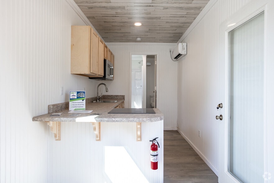 More Photos Of 1679 Atlanta Hwy SE, Statham Warehouse For Lease