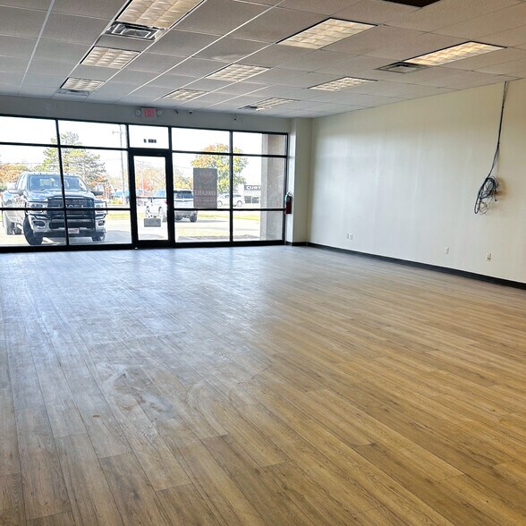 More Photos Of 200 SE Washington Blvd, Bartlesville Storefront Retail Office For Lease