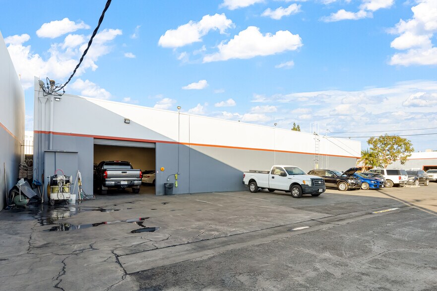 More Photos Of 1010-1016 W Barkley Ave, Orange Warehouse For Sale