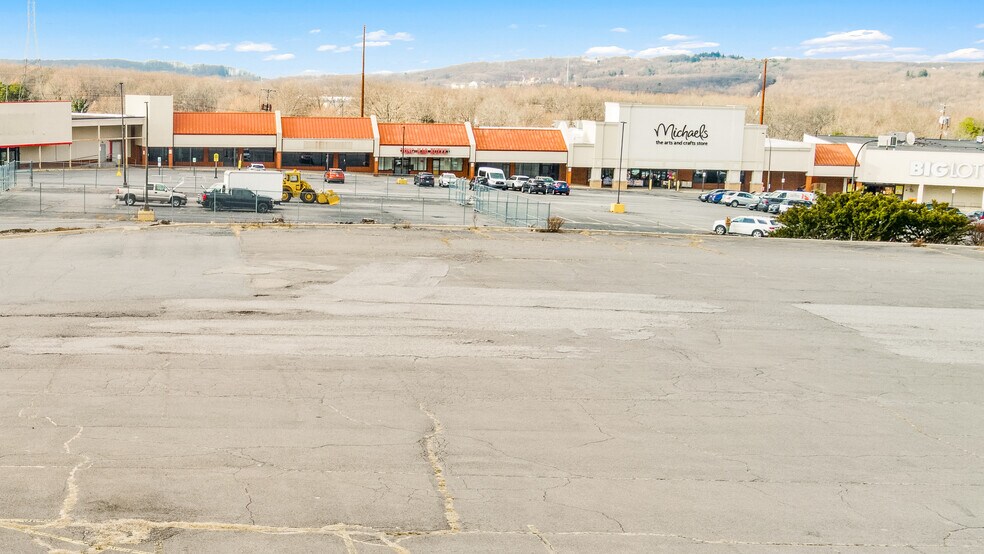 More Photos Of 210-290 Susquehanna Blvd, West Hazleton General Retail For Sale