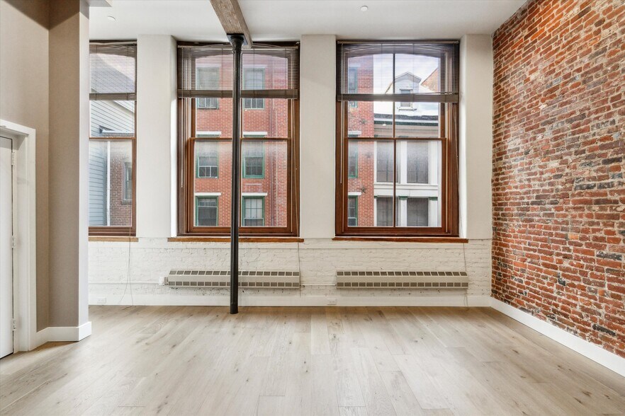 More Photos Of 32-34 S Strawberry St, Philadelphia Loft Creative Space For Sale