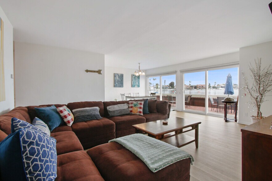 More Photos Of 111 Bay Shore Ave, Long Beach Apartments For Sale