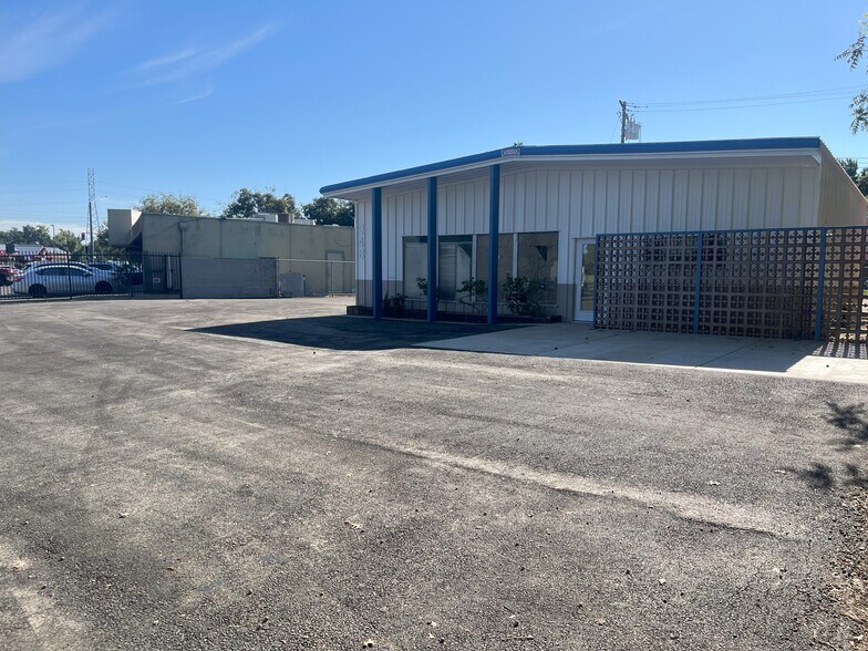 More Photos Of 948 Enterprise Dr, Sacramento Showroom For Sale