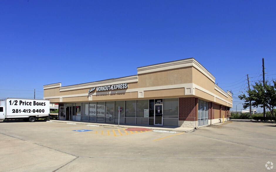 More Photos Of 9330 W Broadway St, Pearland Unknown For Lease