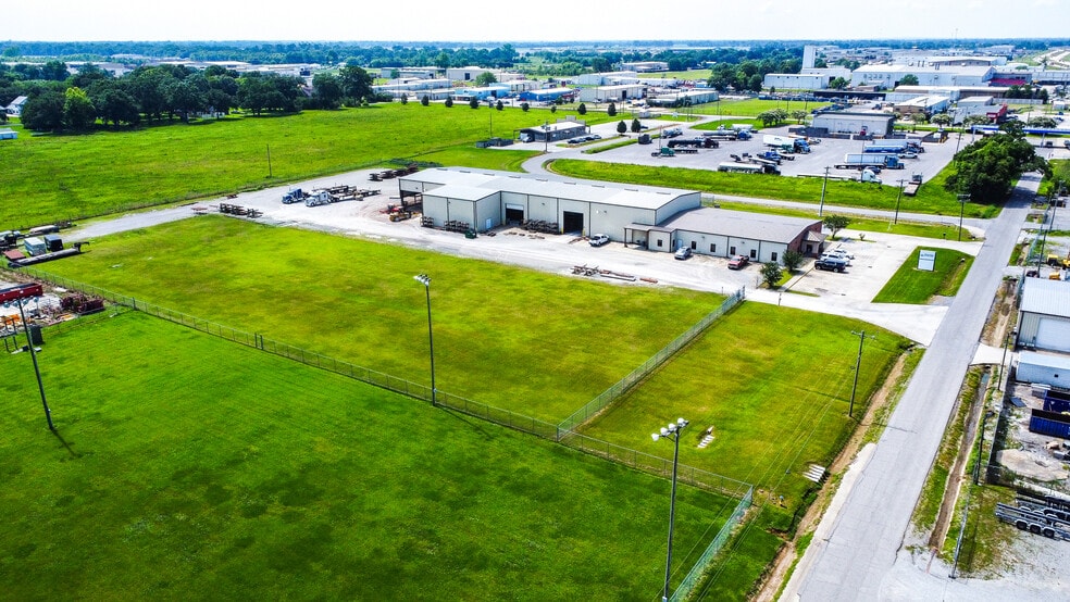 More Photos Of 1037 Freeman Rd, Broussard Warehouse For Lease