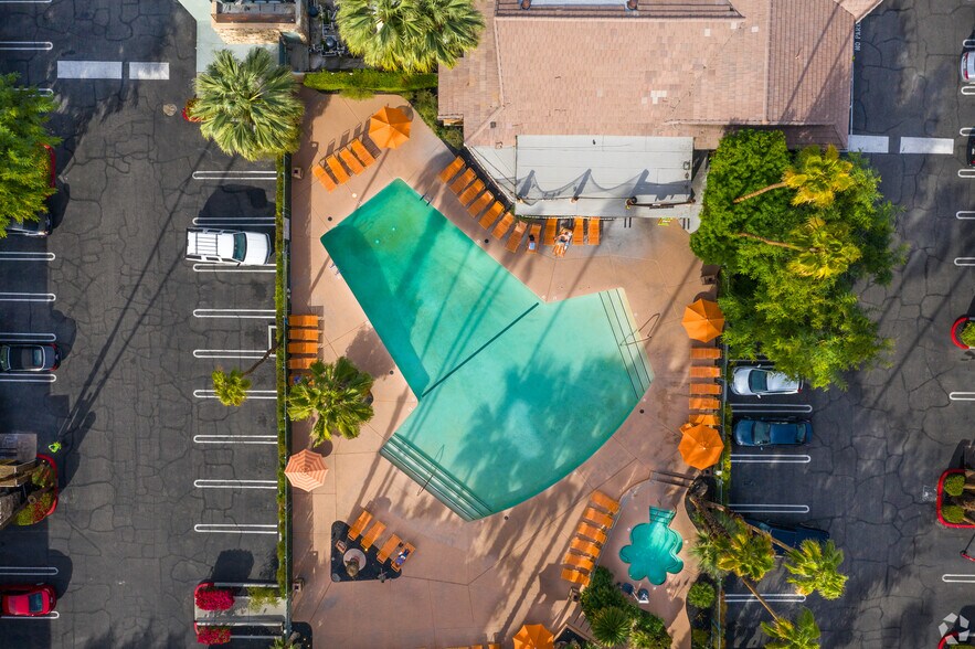 More Photos Of 411 E Palm Canyon Dr, Palm Springs Hotel For Sale