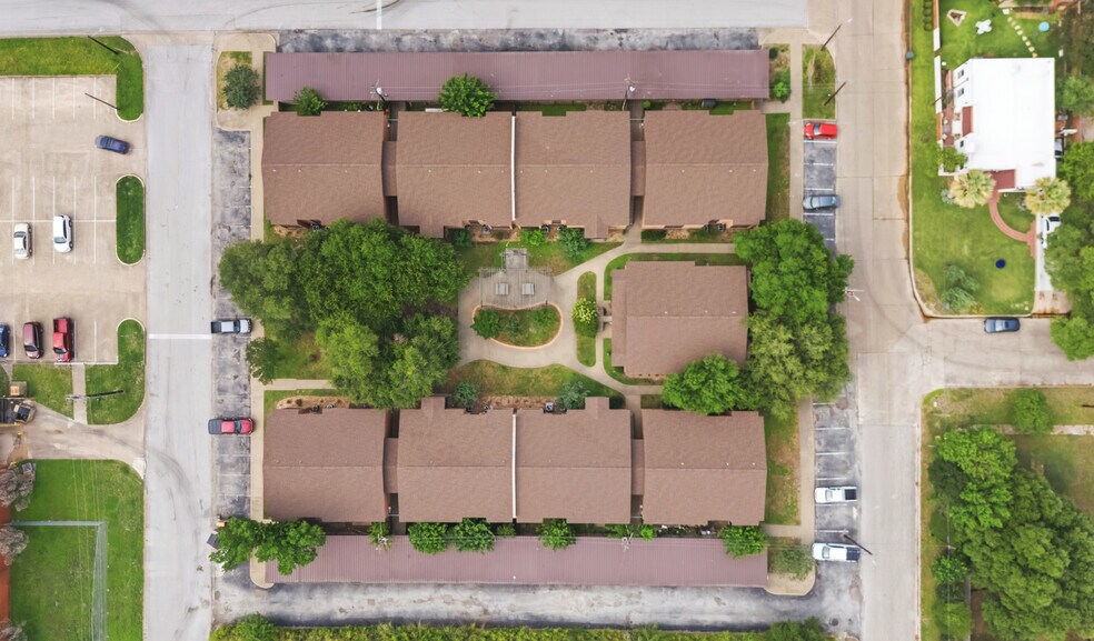 More Photos Of 611 S Ennis St, Bryan Apartments For Sale