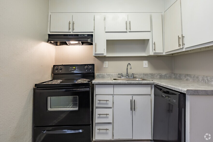 More Photos Of 4015 Covington Hwy, Decatur Apartments For Sale