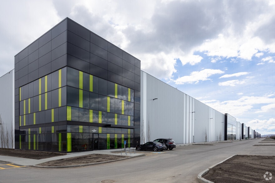 More Photos Of 11575 Stonehill Dr NE, Calgary Warehouse For Lease