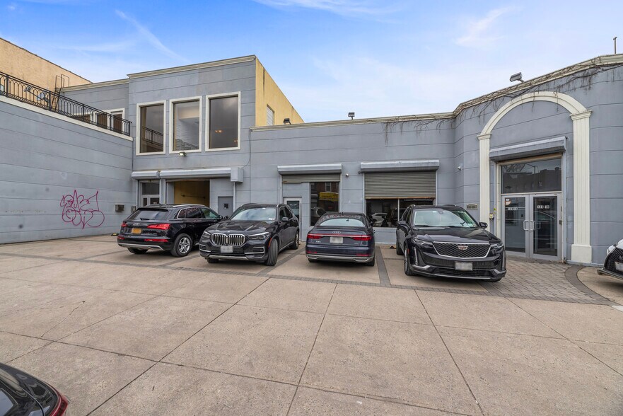 More Photos Of 12419 Metropolitan Ave, Kew Gardens General Retail For Lease