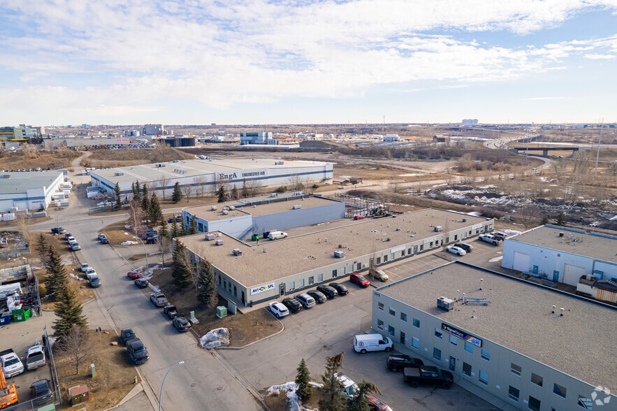 More Photos Of 5030 13th St SE, Calgary Warehouse For Lease