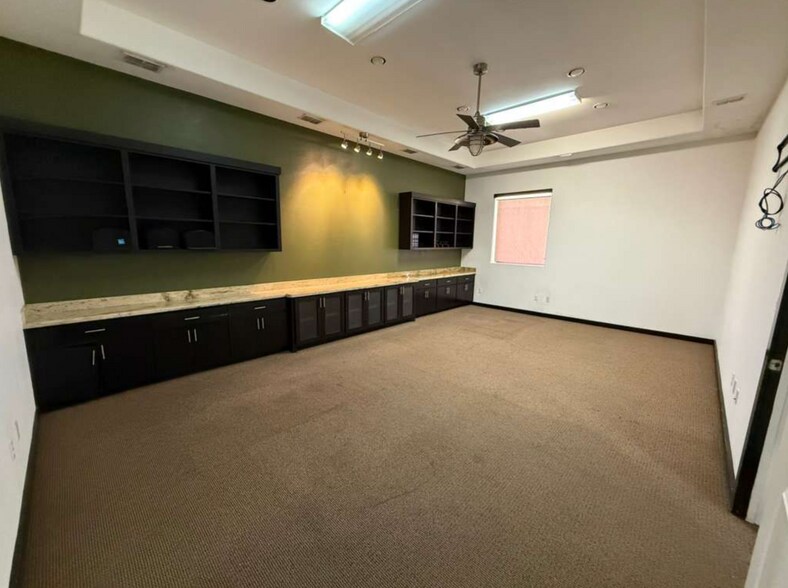 More Photos Of 1300 W US Highway 83, Alamo Warehouse For Lease