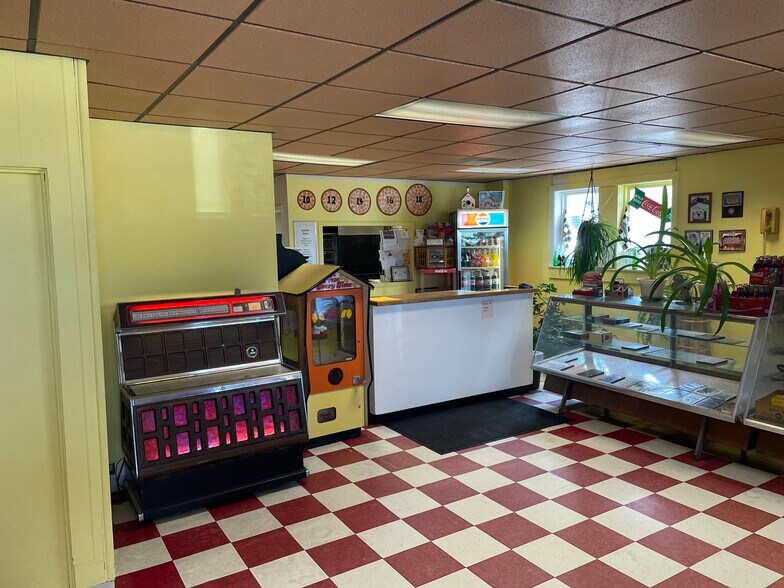 More Photos Of 507 W Midland Rd, Auburn Restaurant For Sale