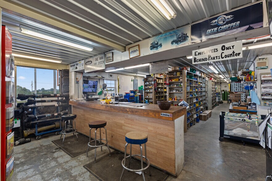 More Photos Of 60 US-54 Hwy, El Dorado Springs General Retail For Sale