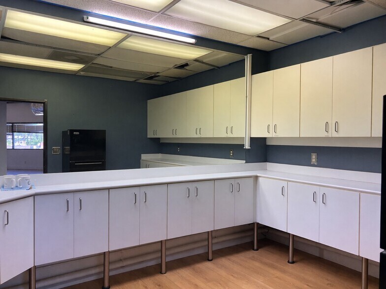 More Photos Of 14732 Lull St, Van Nuys Warehouse For Sale