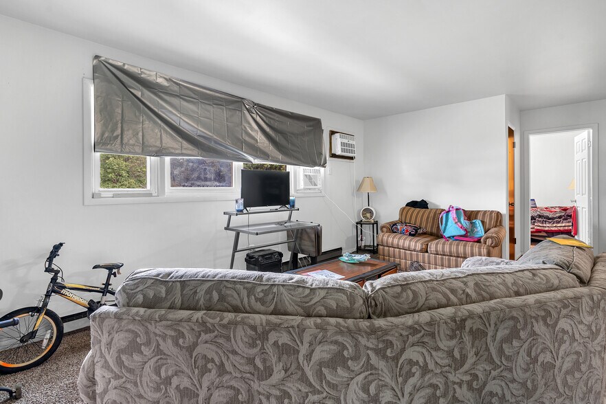 More Photos Of 100 E Market St, Piper City Apartments For Sale