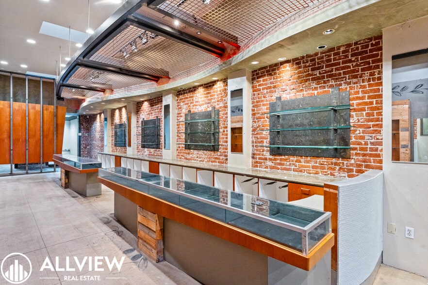 More Photos Of 265 Forest Ave, Laguna Beach Freestanding For Lease