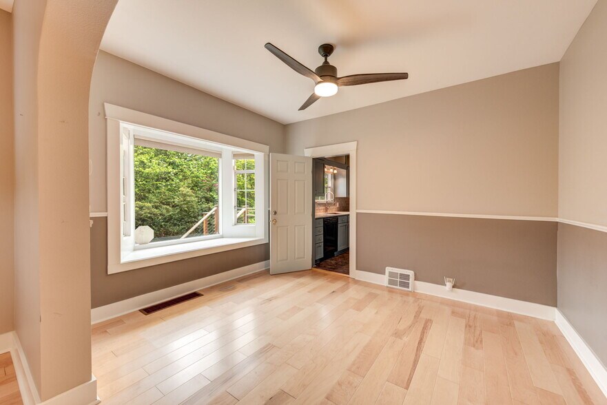 More Photos Of 654 W Main St, Monroe Office For Sale