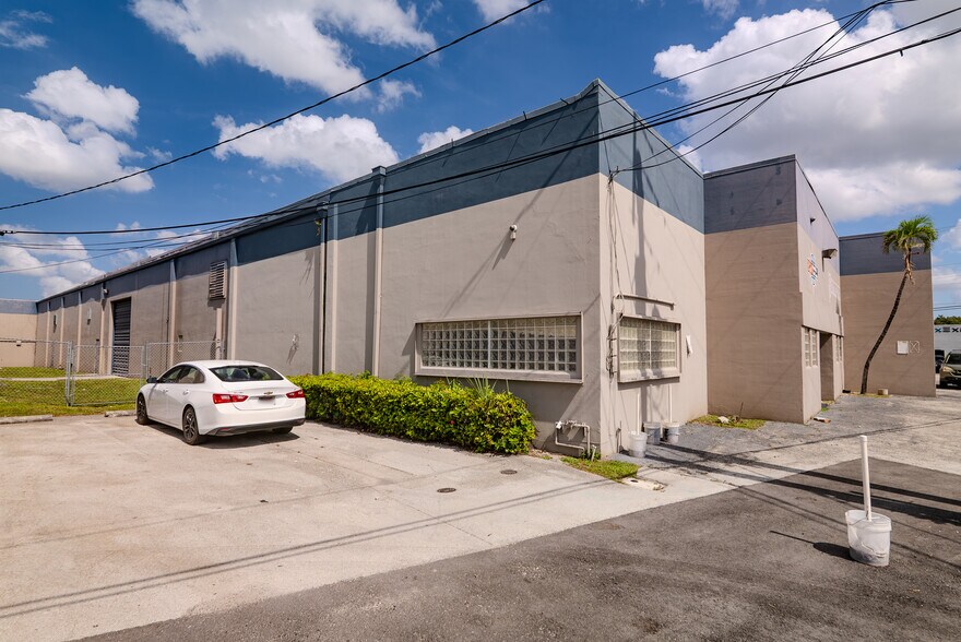 More Photos Of 3355 SW 2nd Ave, Fort Lauderdale Unknown For Lease