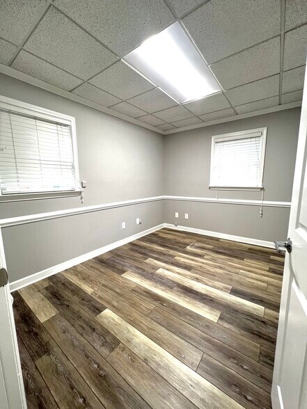 More Photos Of 1071 Cambridge Sq, Alpharetta Office For Sale