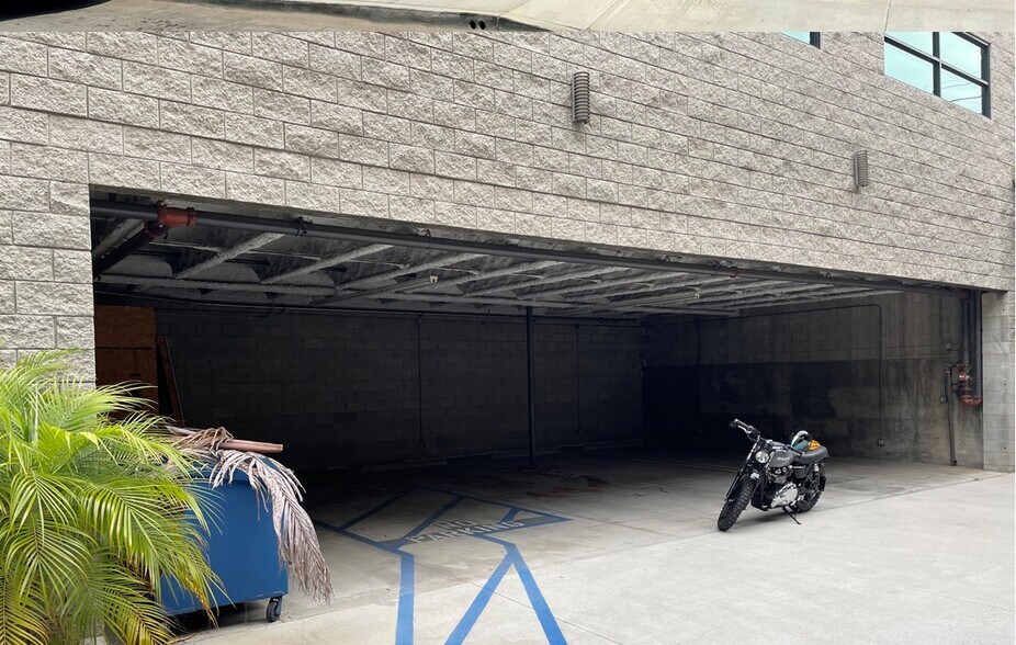 More Photos Of 130 Lomita St, El Segundo Research And Development For Lease