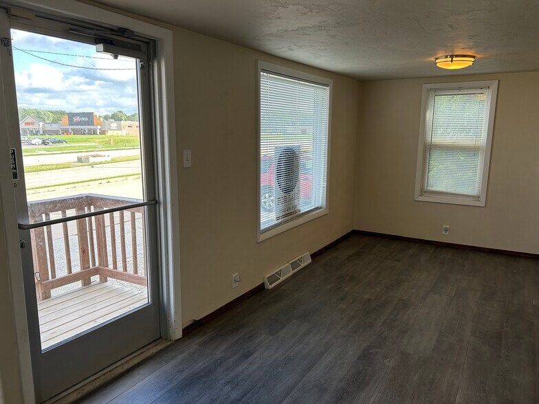 More Photos Of 802 S Military Ave, Green Bay Freestanding For Sale
