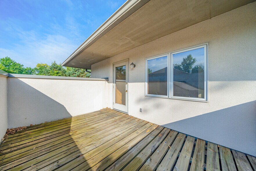 More Photos Of 171 Green Meadows Dr S, Lewis Center Office Residential For Sale