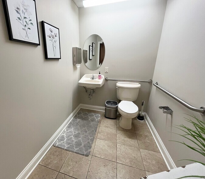 More Photos Of 7112 Crossroads Blvd, Brentwood Office For Lease