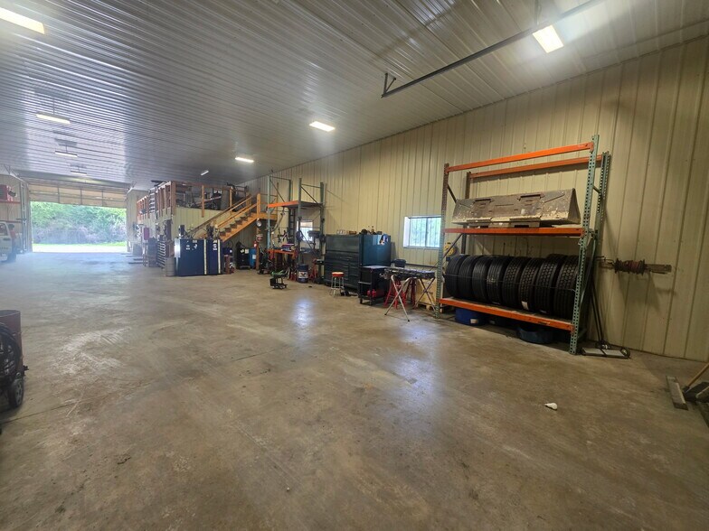 More Photos Of 100 Star Connection Dr, Wright City Warehouse For Sale
