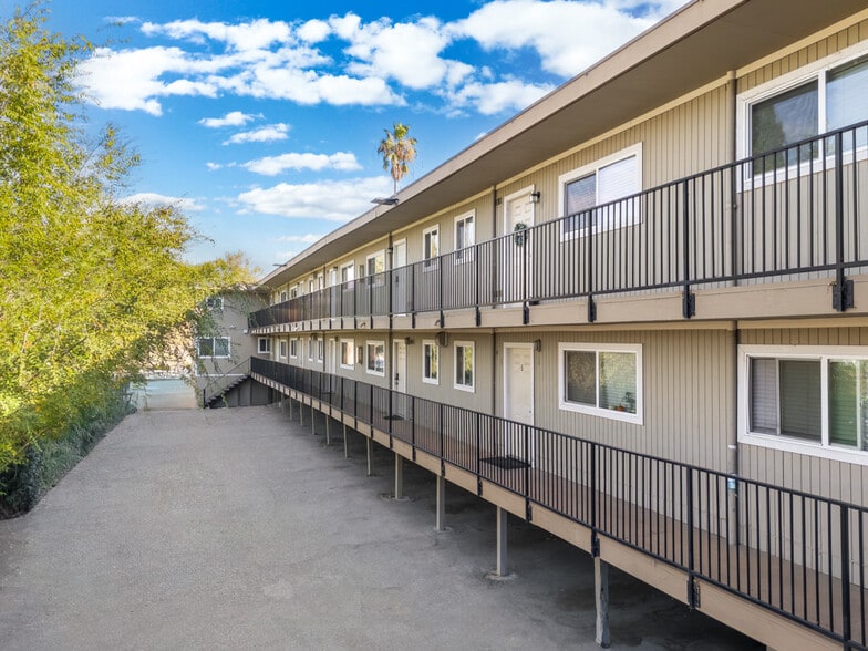 More Photos Of 3126 Lone Tree Way, Antioch Apartments For Sale