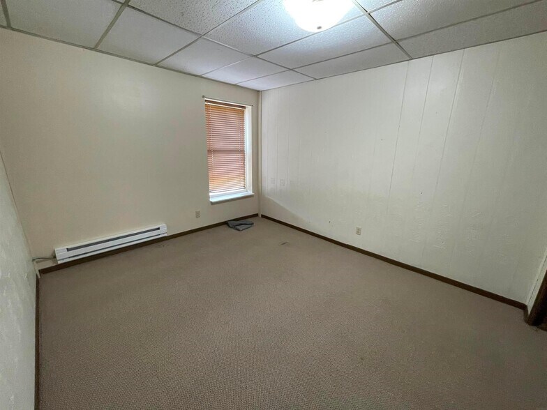 More Photos Of 1 S Frederick Ave, Oelwein Storefront Retail Residential For Sale