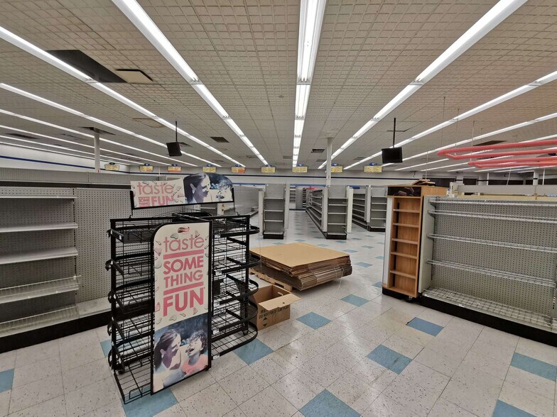More Photos Of 1709 Liberty St, Erie Drugstore For Lease