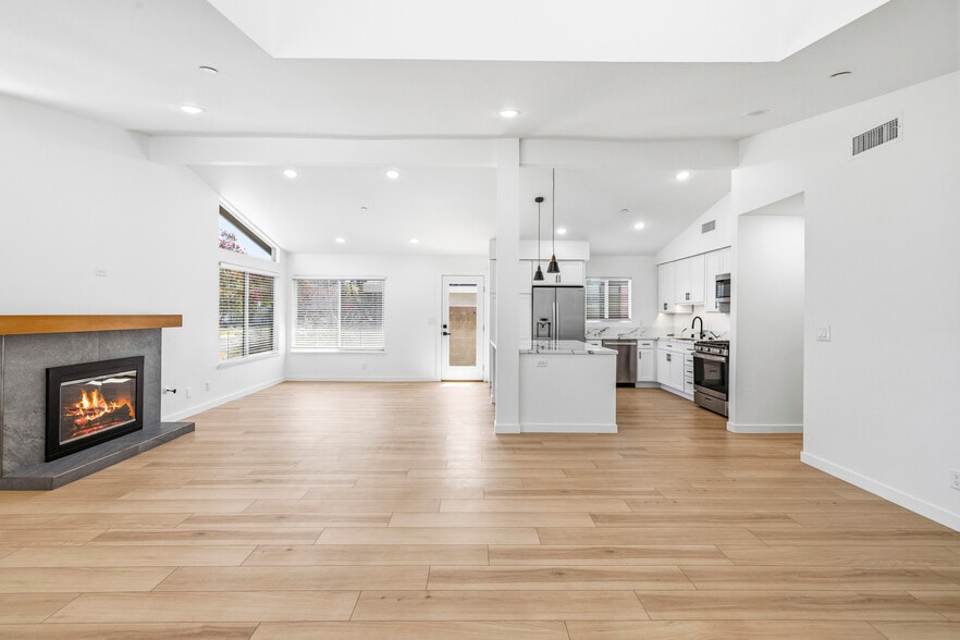 More Photos Of 22320 Itasca St, Chatsworth Apartments For Sale