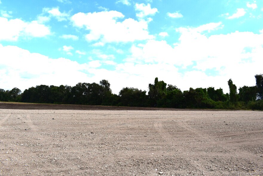 More Photos Of 8911 FM 524 Rd, Sweeny Land For Lease