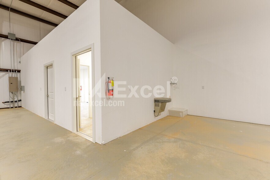 More Photos Of 950 S Regional Park Rd, Hurricane Industrial For Sale