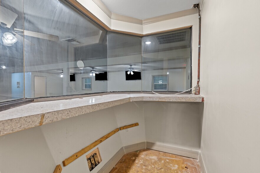 More Photos Of 918 S Adelle Ave, Deland Restaurant For Sale