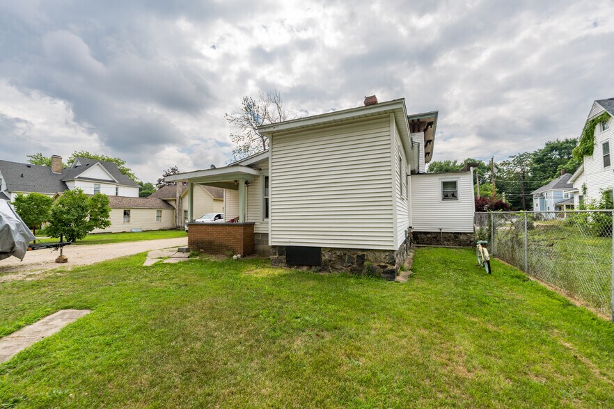 More Photos Of 206 W Delaware St, Decatur Apartments For Sale