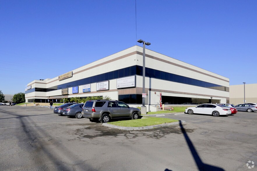 More Photos Of 555 W Redondo Beach Blvd, Gardena Office For Sale