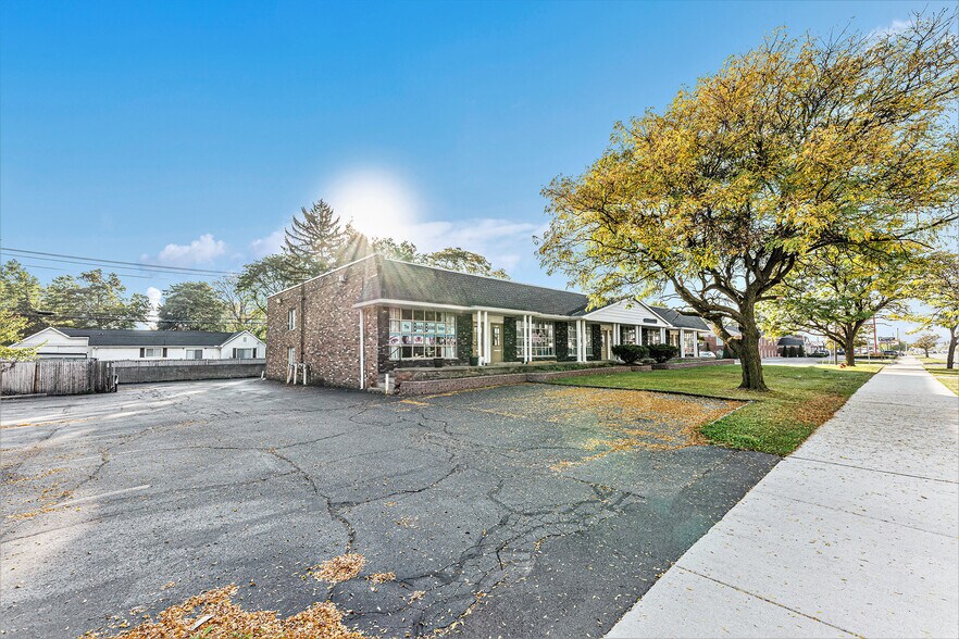 More Photos Of 29906-29940 Orchard Lake Rd, Farmington Hills Medical For Lease