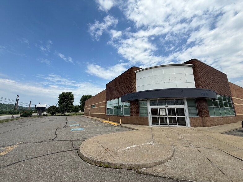 Primary Photo Of 1600 Main St, Follansbee Drugstore For Lease