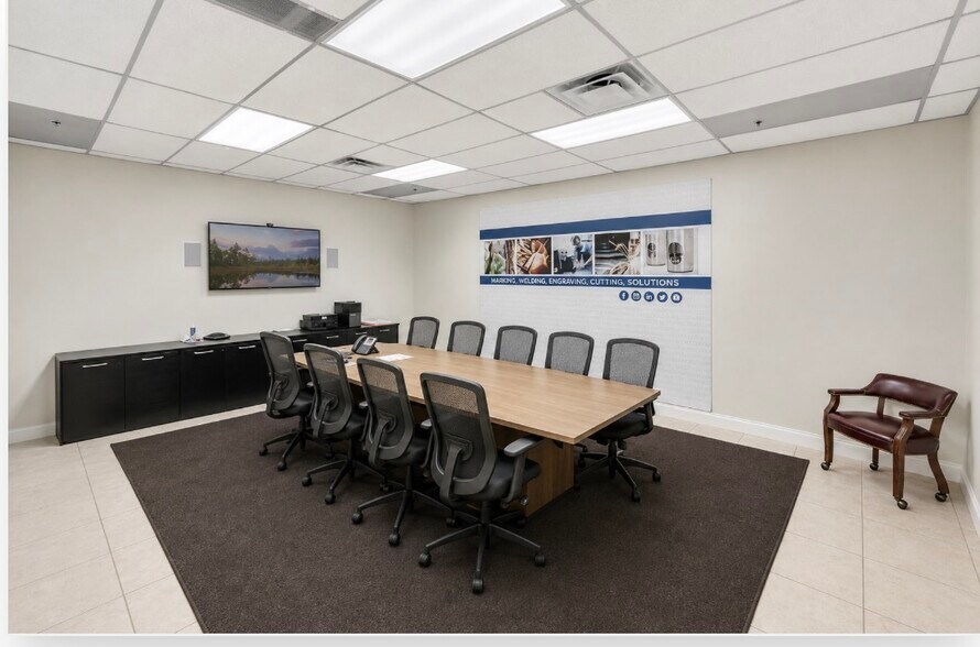 More Photos Of 2453 Orlando Central Pky, Orlando Office For Sale