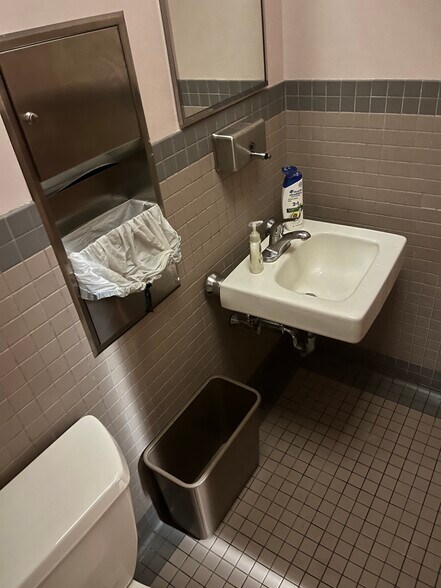 More Photos Of 3 Woodland Rd, Stoneham Medical For Sale