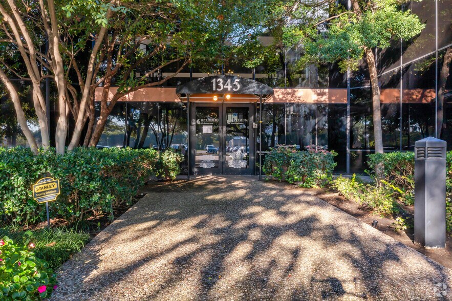 More Photos Of 1345 River Bend Dr, Dallas Office For Lease