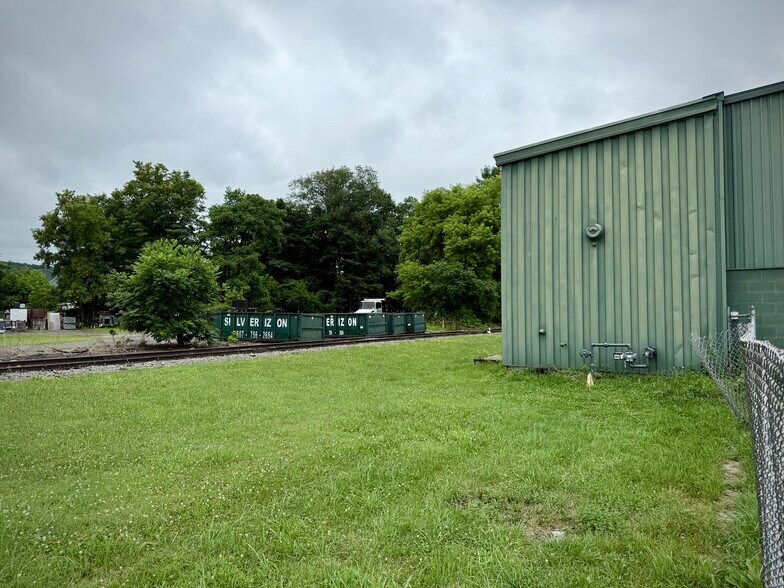 More Photos Of 21 Squires St, Cortland Warehouse For Lease