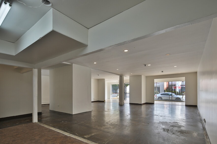 More Photos Of 853-857 N La Cienega Blvd, West Hollywood Restaurant For Lease