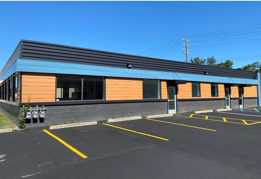 More Photos Of 3890 11 Mile Rd, Berkley Light Manufacturing For Lease