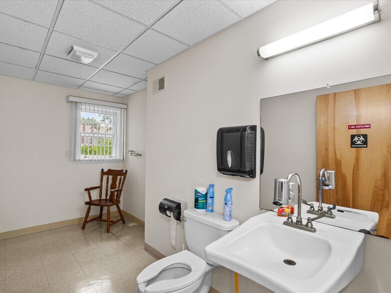 More Photos Of 1830 Route 209, Brodheadsville Office For Sale