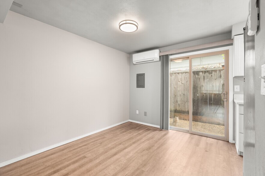 More Photos Of 430 Metzler St, Molalla Apartments For Sale